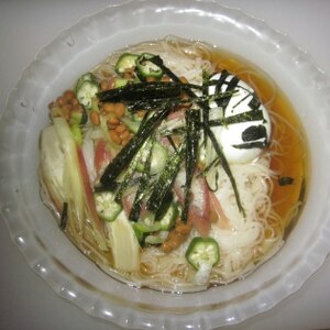 納豆とオクラと温玉のっけそうめん